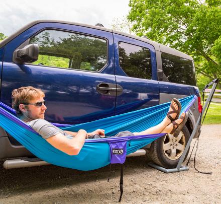 This Car Hammock Stand Is A Perfect Nap Spot While Traveling
