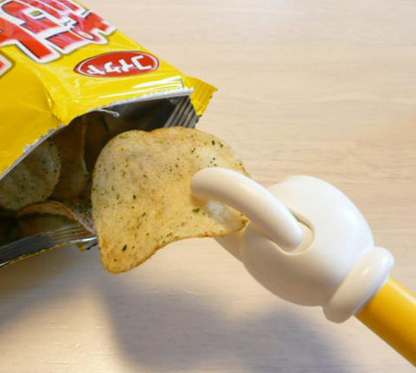 This Potato Chip Grabber Keeps Your Hands Clean