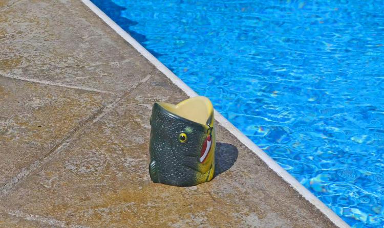 3D Fish Head Beer Koozie - Padded large-mouth bass swallowing beer can koozie